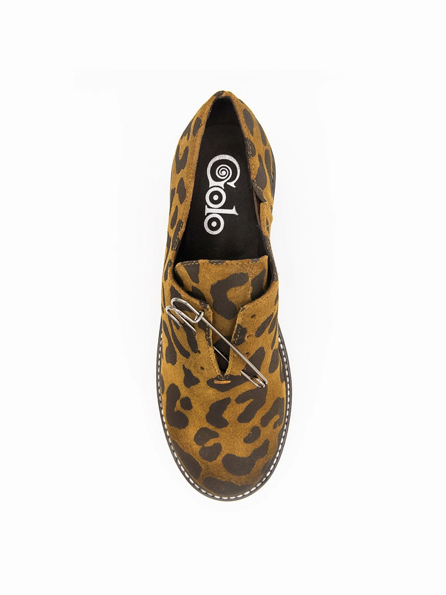 Dressy look Rugged Build Clash