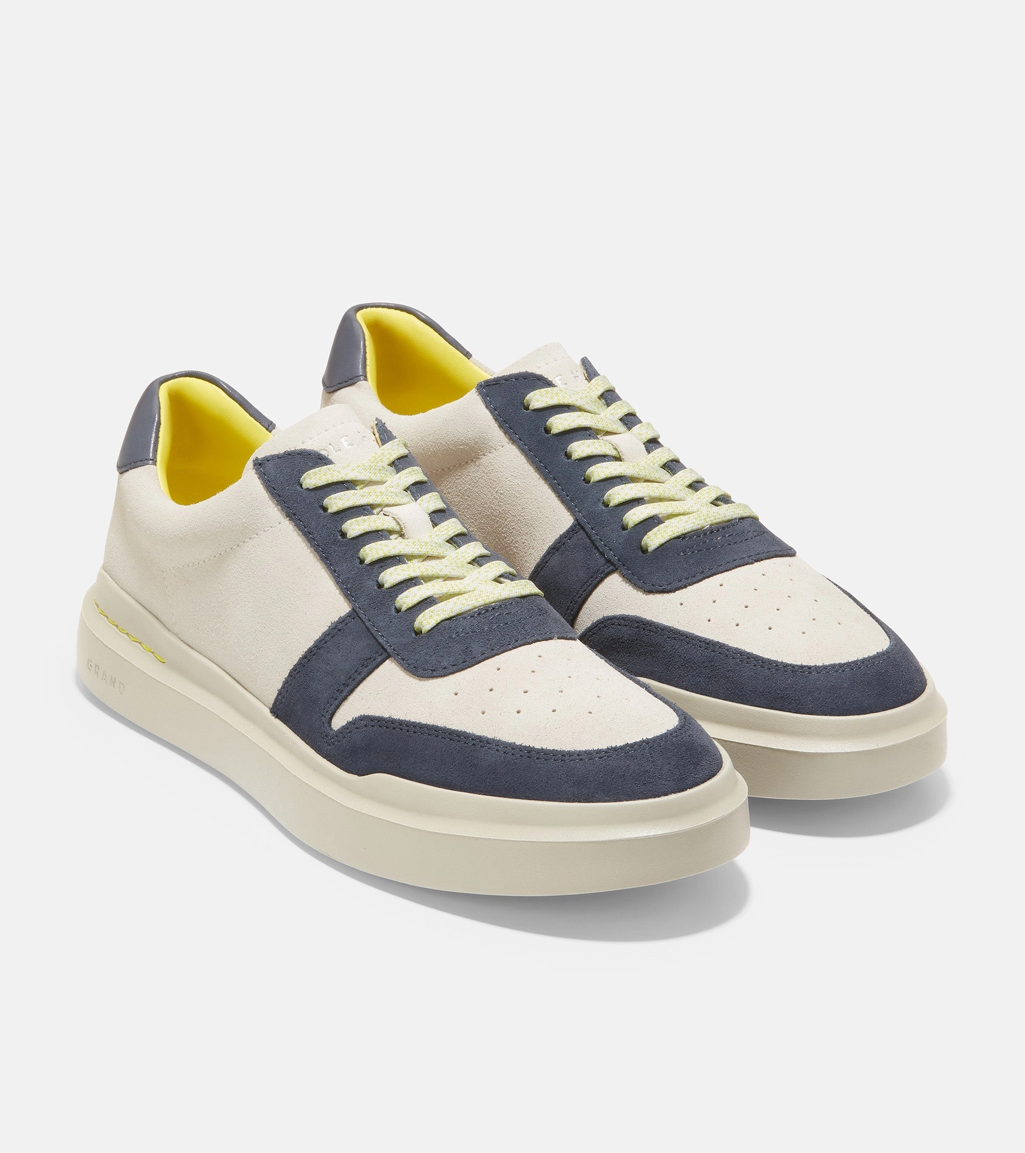 Solar - powered running in sand shoes GrandPr? Rally Court Sneaker