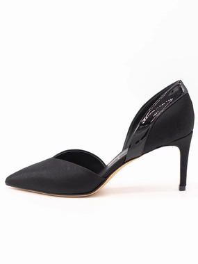 Everly Pointed Toe Pump Holiday look