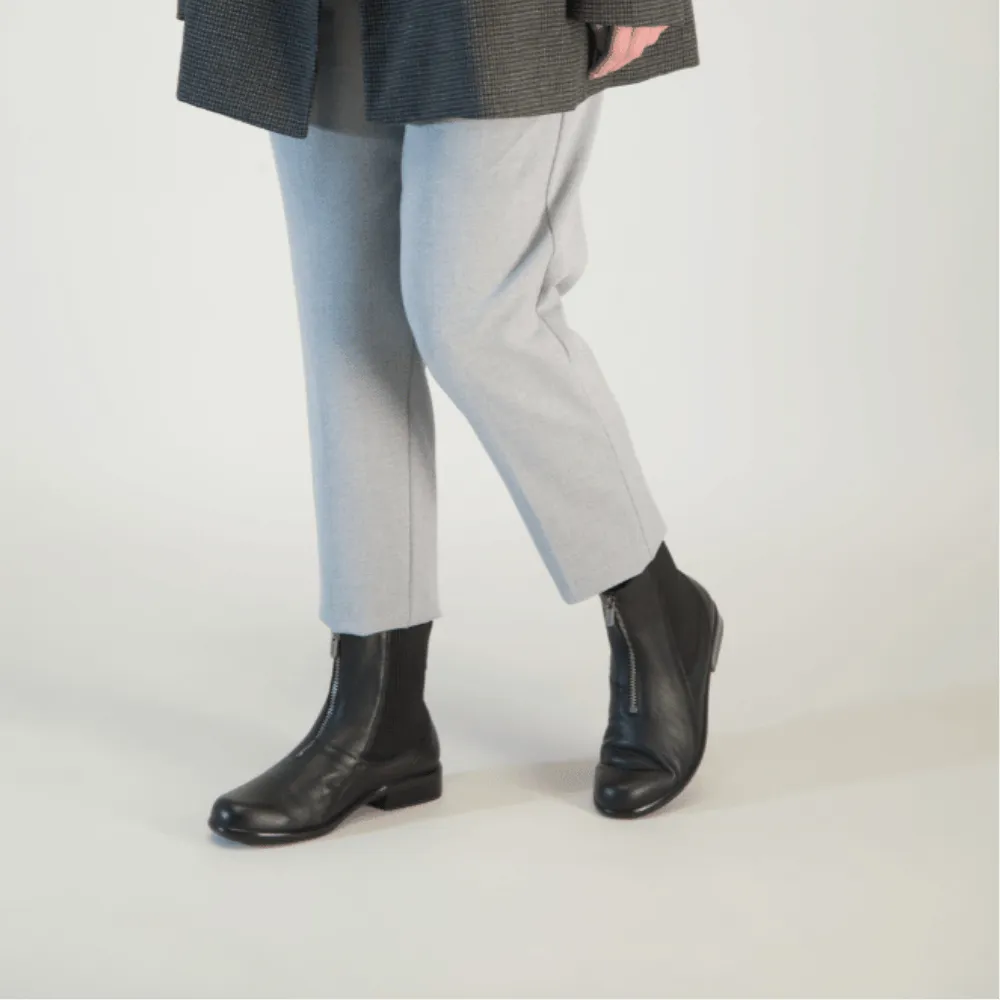 White Clean Calm Tone Bora | Leather | Soft Black