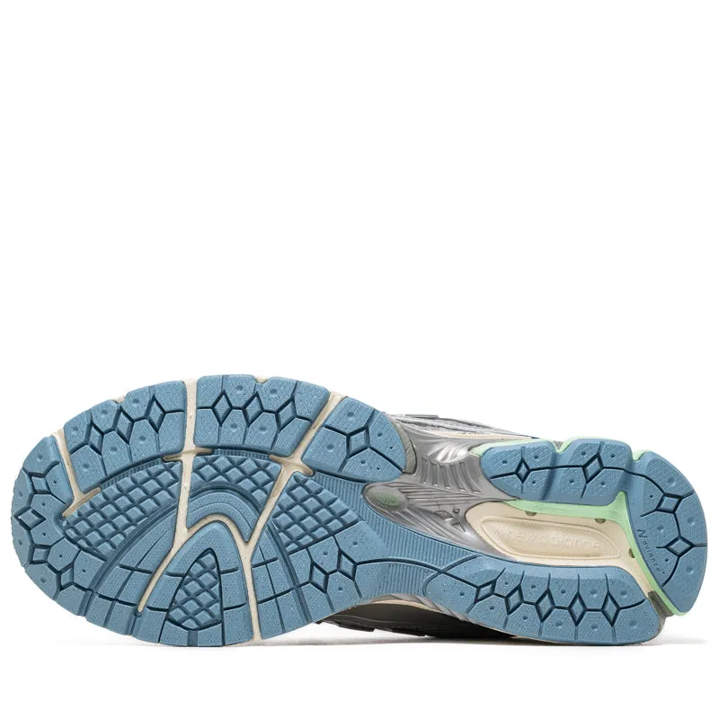 Fartlek - training running shoes for amateur male runners New Balance 1906R - Silver Metallic/Still Water