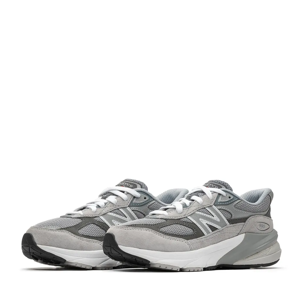 New Balance FuelCell 990v6 (PS) - Grey running with a lace - up closure