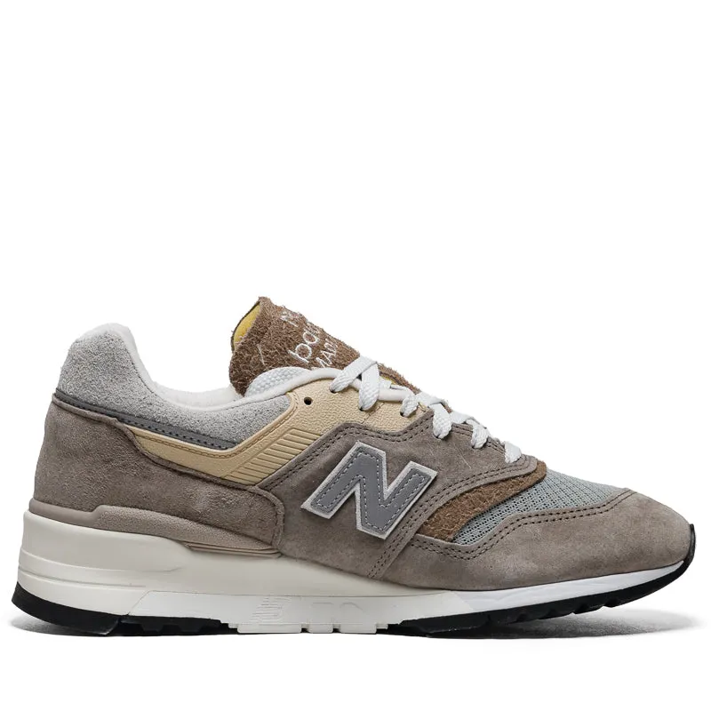 New Balance Made in USA 997 - Light Mushroom/Mirage Grey foam sole shoe trait stain - resistant shoes