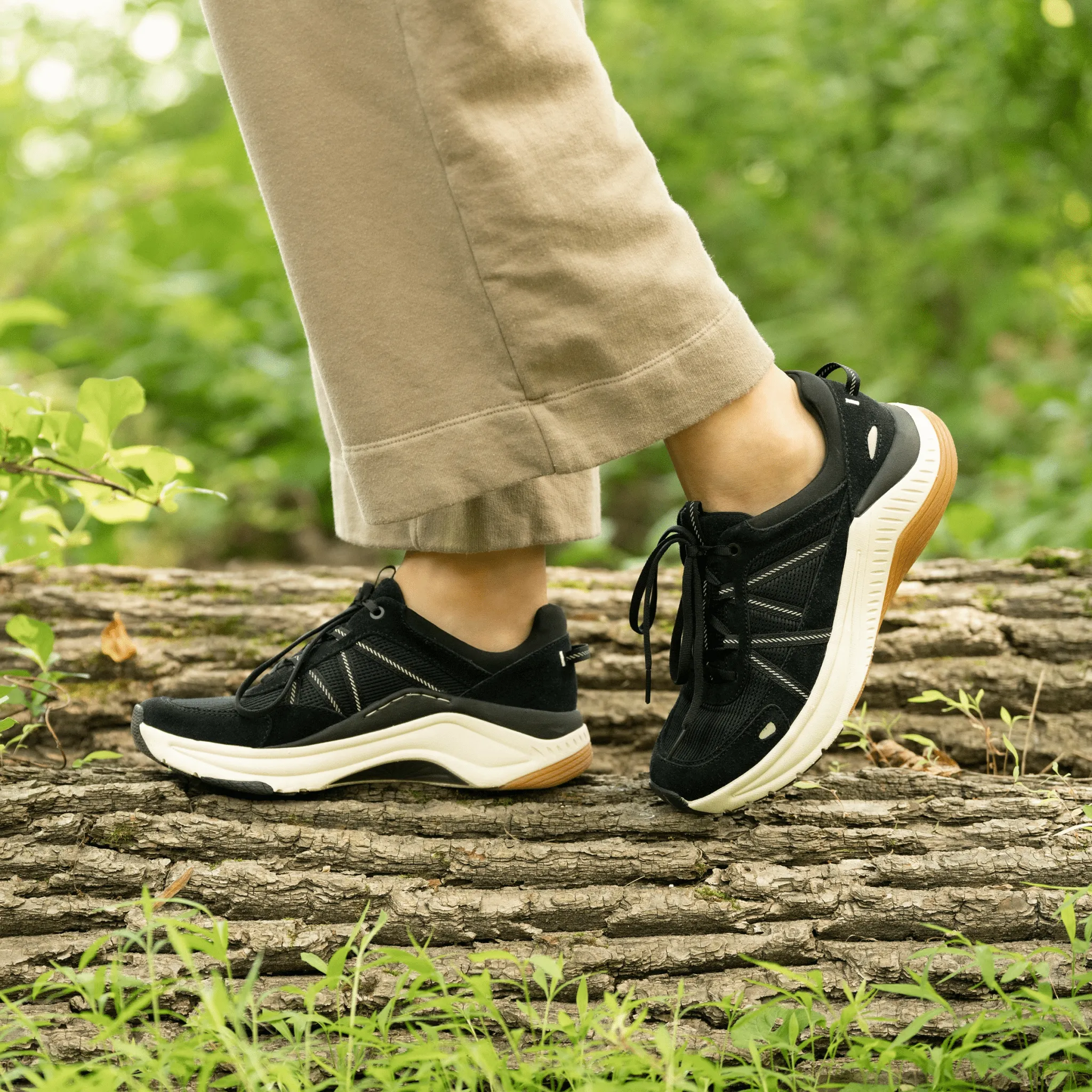 Wind Block Wide Base Poppy | Suede | Black