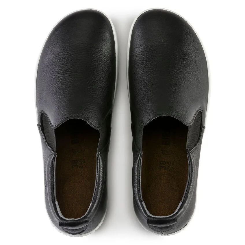 QO 400 Slip On | Leather | Black Pose Ready Ventilation holes
