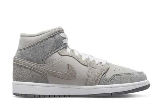 Durable Build Weekend Errands Park Step Wmns Air Jordan 1 Mid SE 'Particle Grey'
