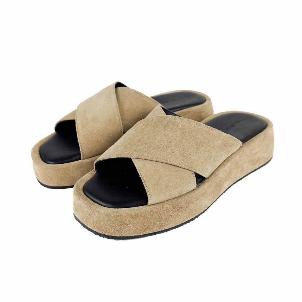 Classic Pair Slip-On Shoes Kyma - Chios Platform (Black/Sand)