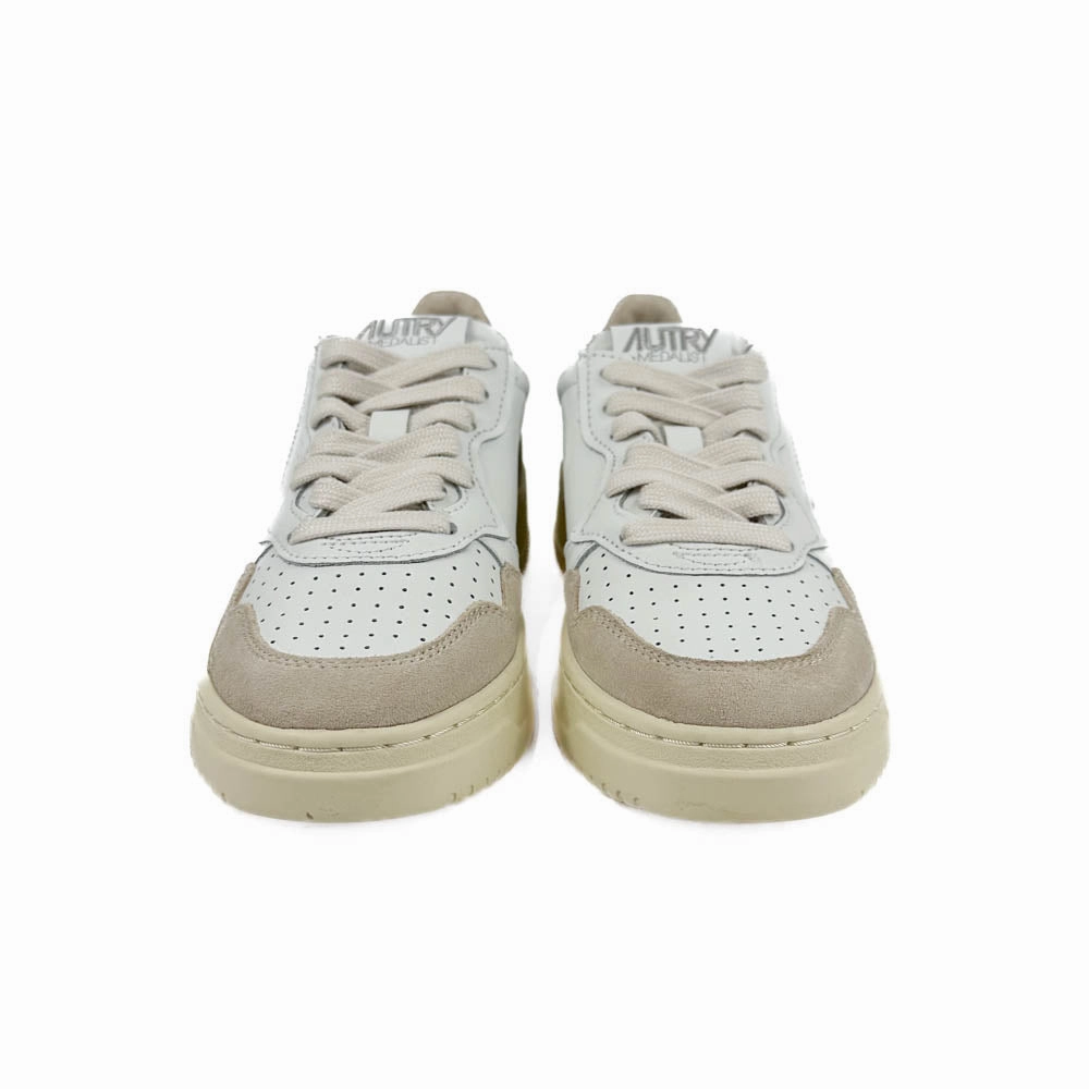 Autry - Medalist Low AULW LS28 (Leather/Suede White/Blue) Move Freely Easy Entry