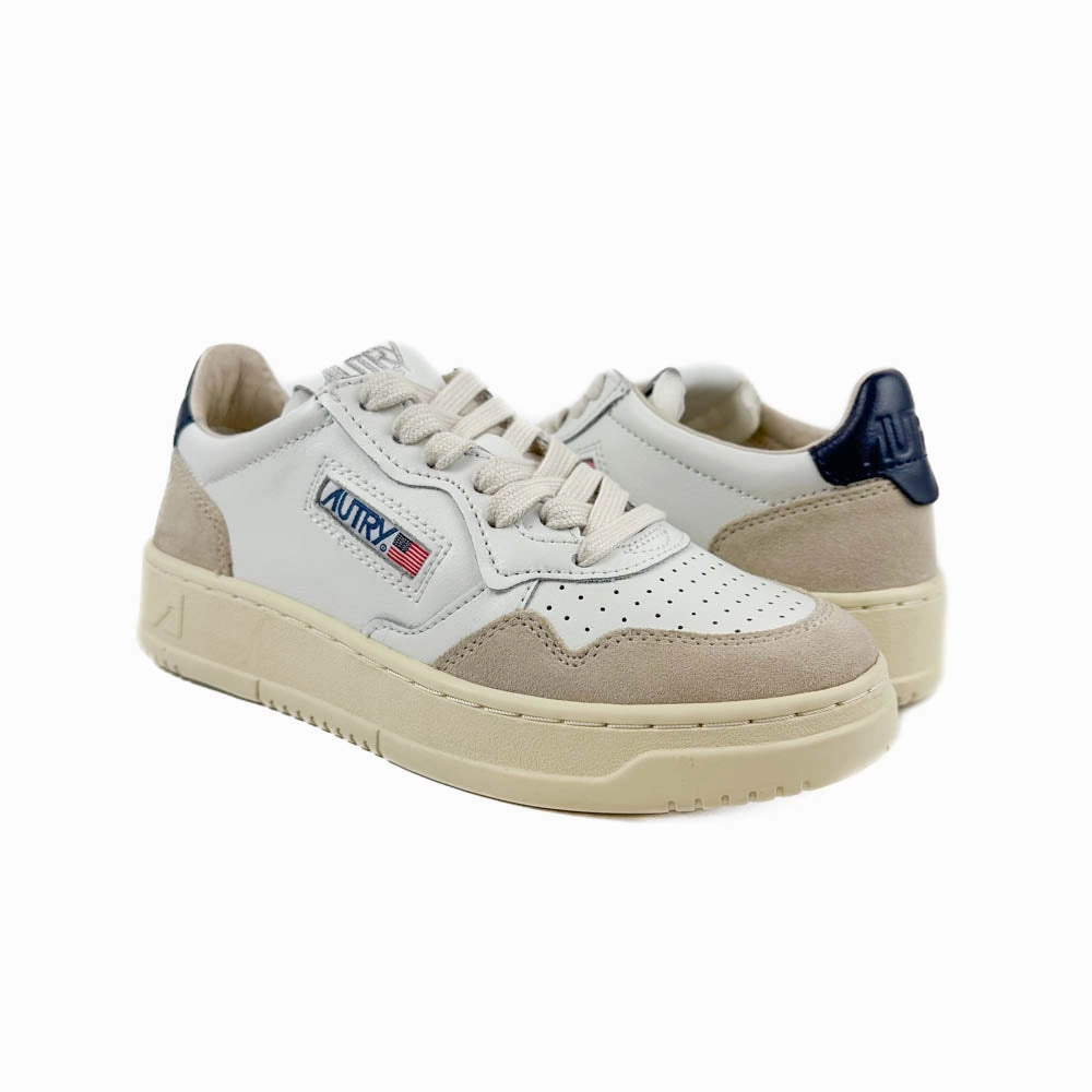 gravel - path running shoes Autry - Medalist Low AULW LS28 (Leather/Suede White/Blue)