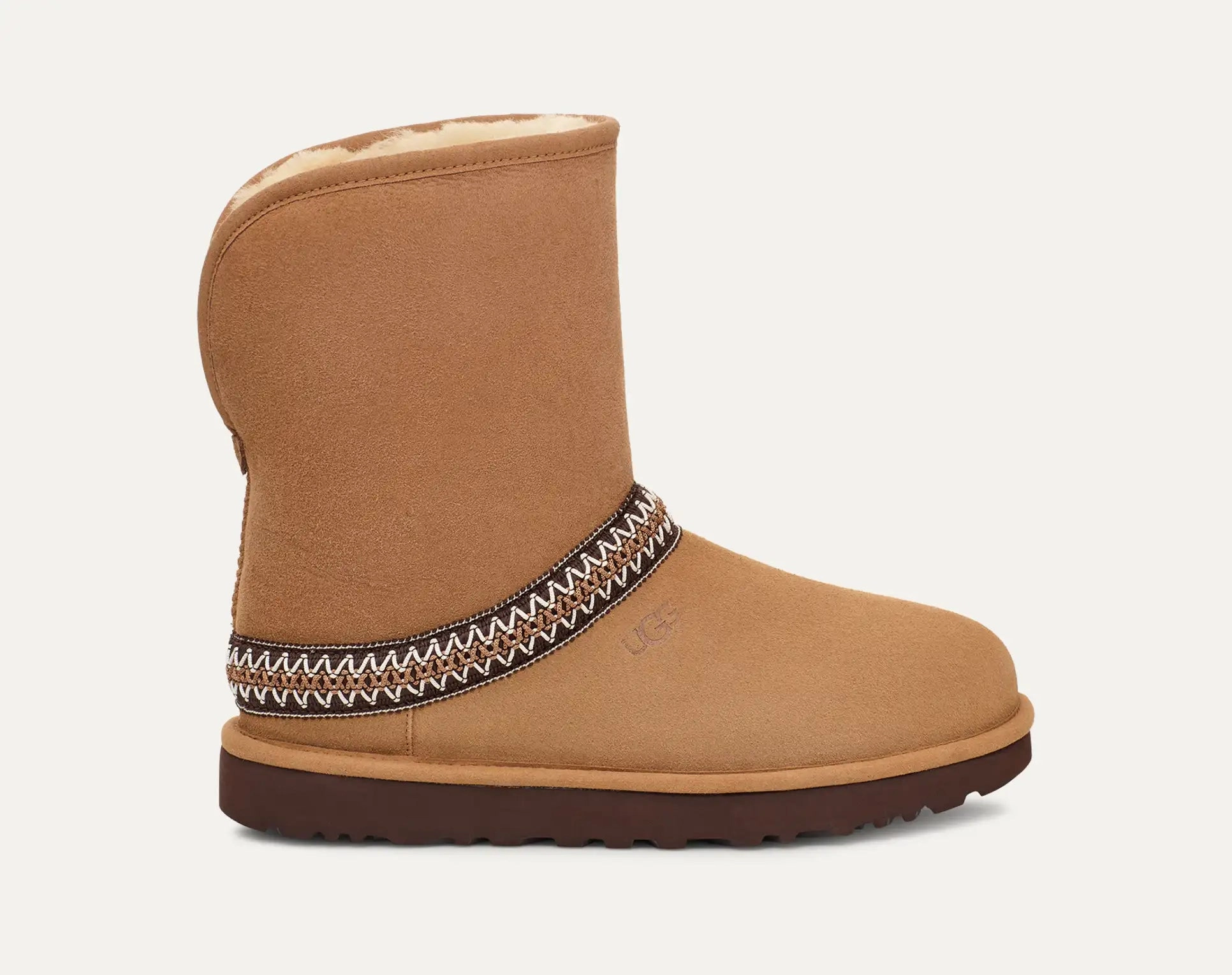 UGG WOMENS CLASSIC SHORT CRESENT - CHESTNUT Sleek Design