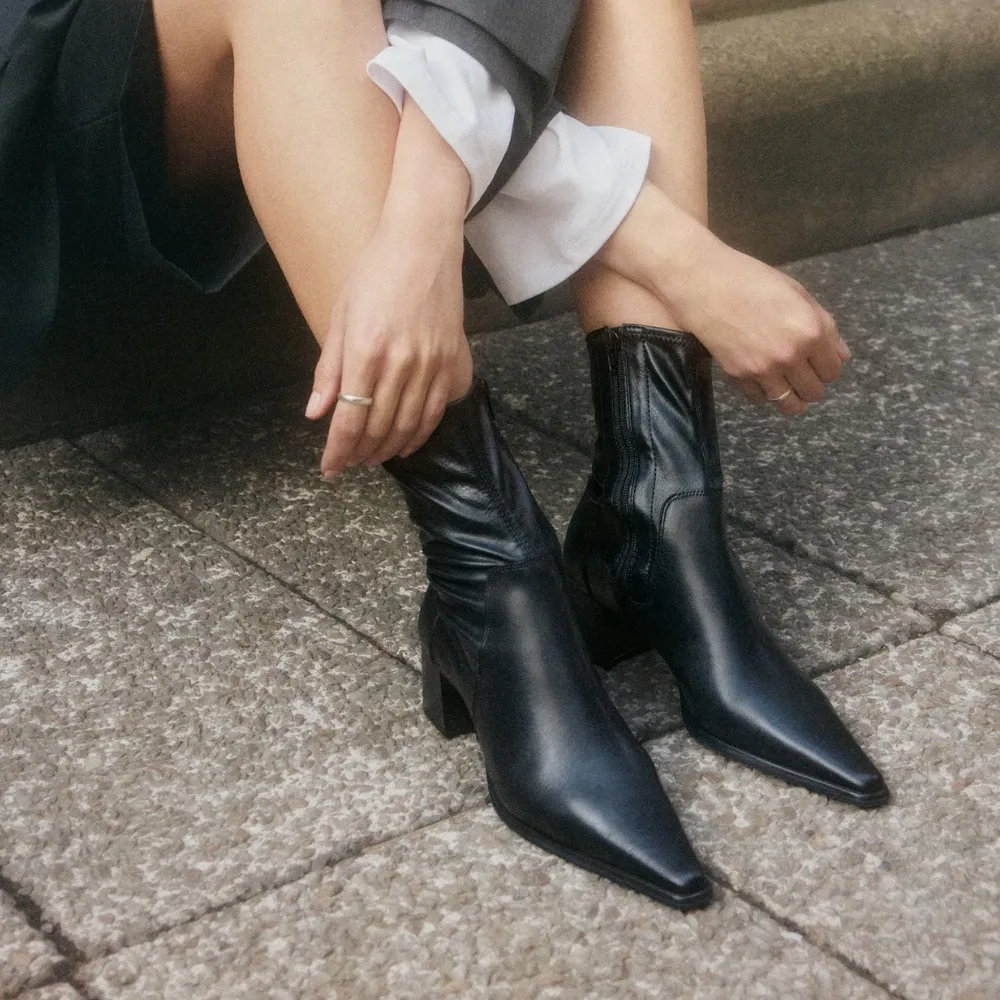 Winter Fit Vagabond Women's Giselle Boots in Black Leather/Comb Premium Protection Insulated Mountain Climber